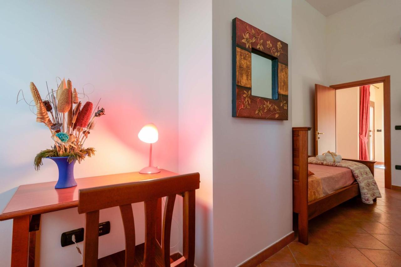 Bed And Breakfast Cairoli Exclusive Room San Pietro Vernotico Exterior photo
