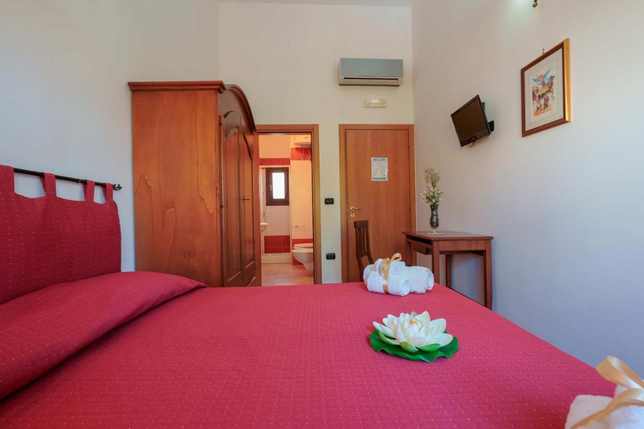 Bed And Breakfast Cairoli Exclusive Room San Pietro Vernotico Exterior photo