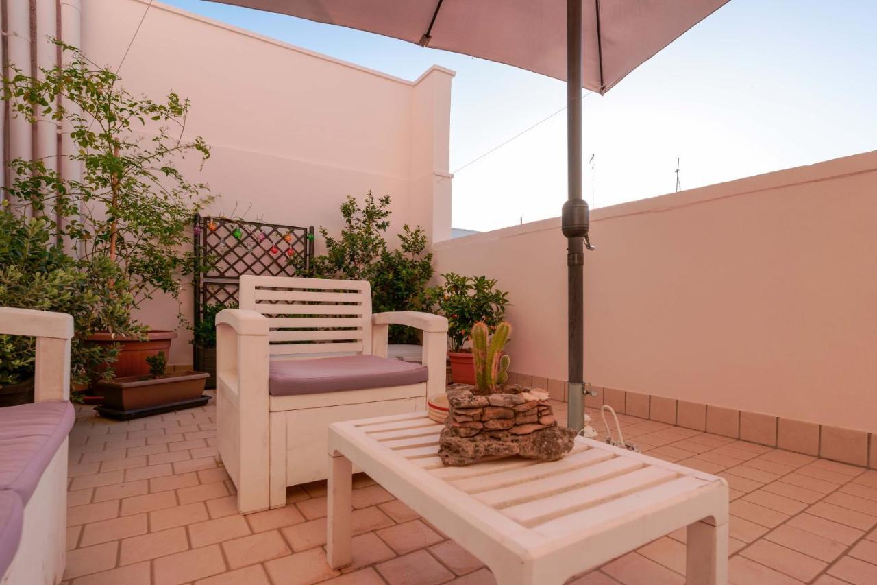 Bed And Breakfast Cairoli Exclusive Room San Pietro Vernotico Exterior photo