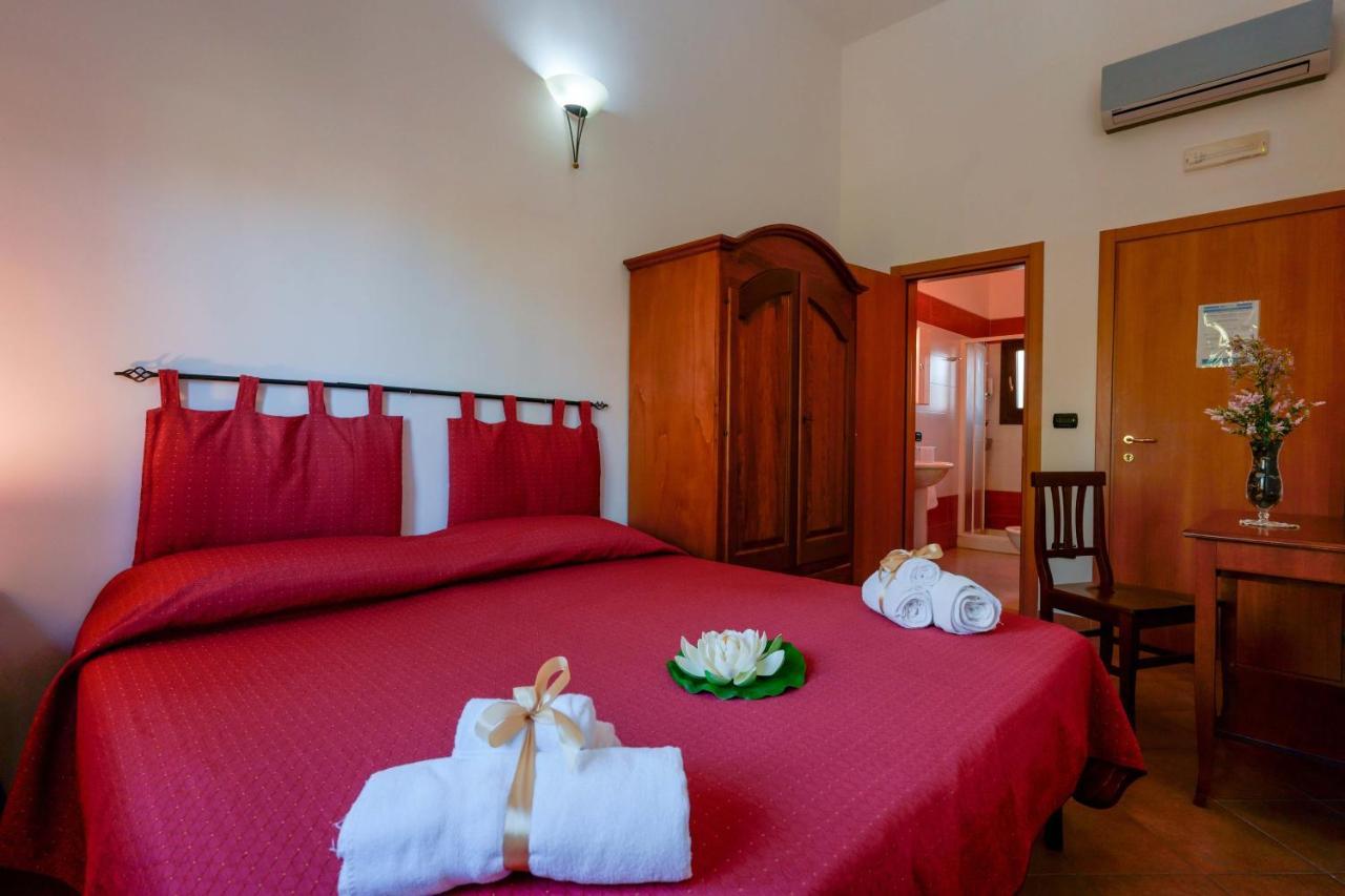 Bed And Breakfast Cairoli Exclusive Room San Pietro Vernotico Exterior photo