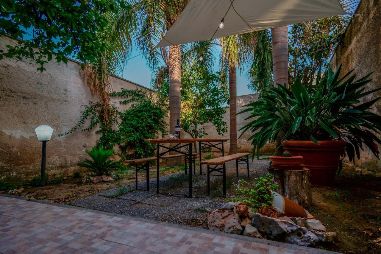 Bed And Breakfast Cairoli Exclusive Room San Pietro Vernotico Exterior photo