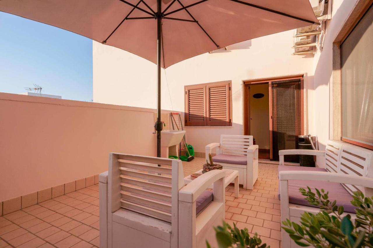 Bed And Breakfast Cairoli Exclusive Room San Pietro Vernotico Exterior photo