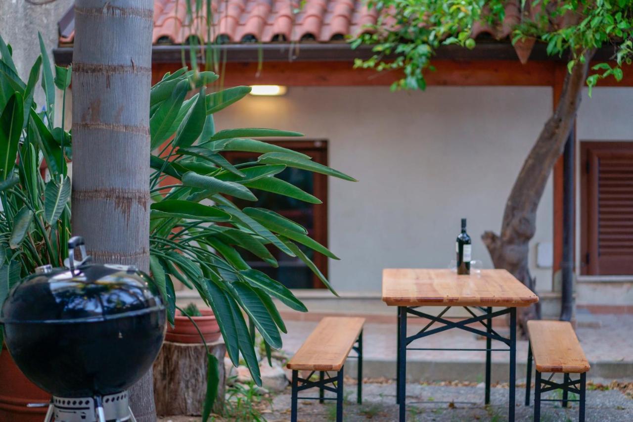 Bed And Breakfast Cairoli Exclusive Room San Pietro Vernotico Exterior photo